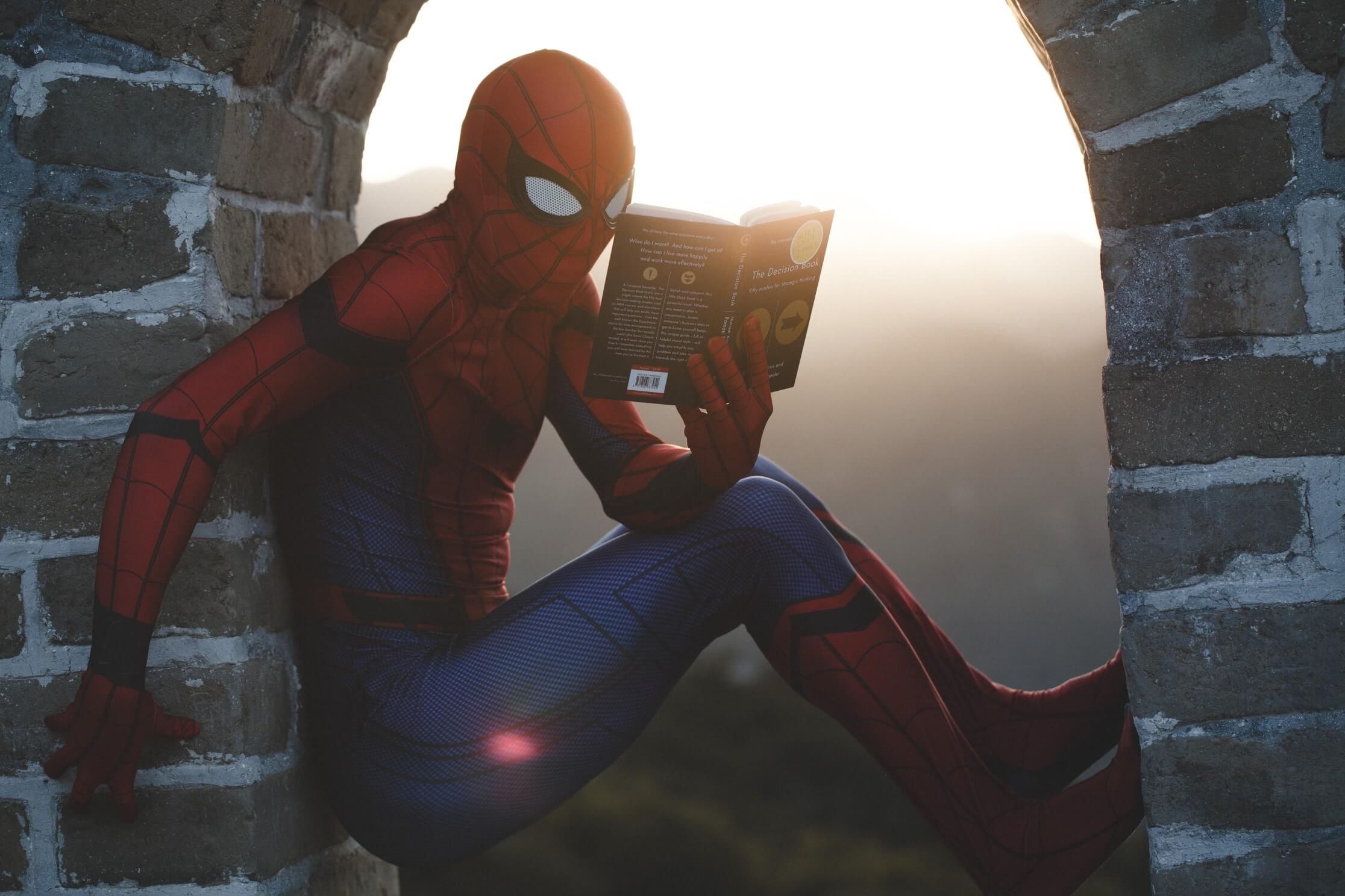 Spider man reading a book